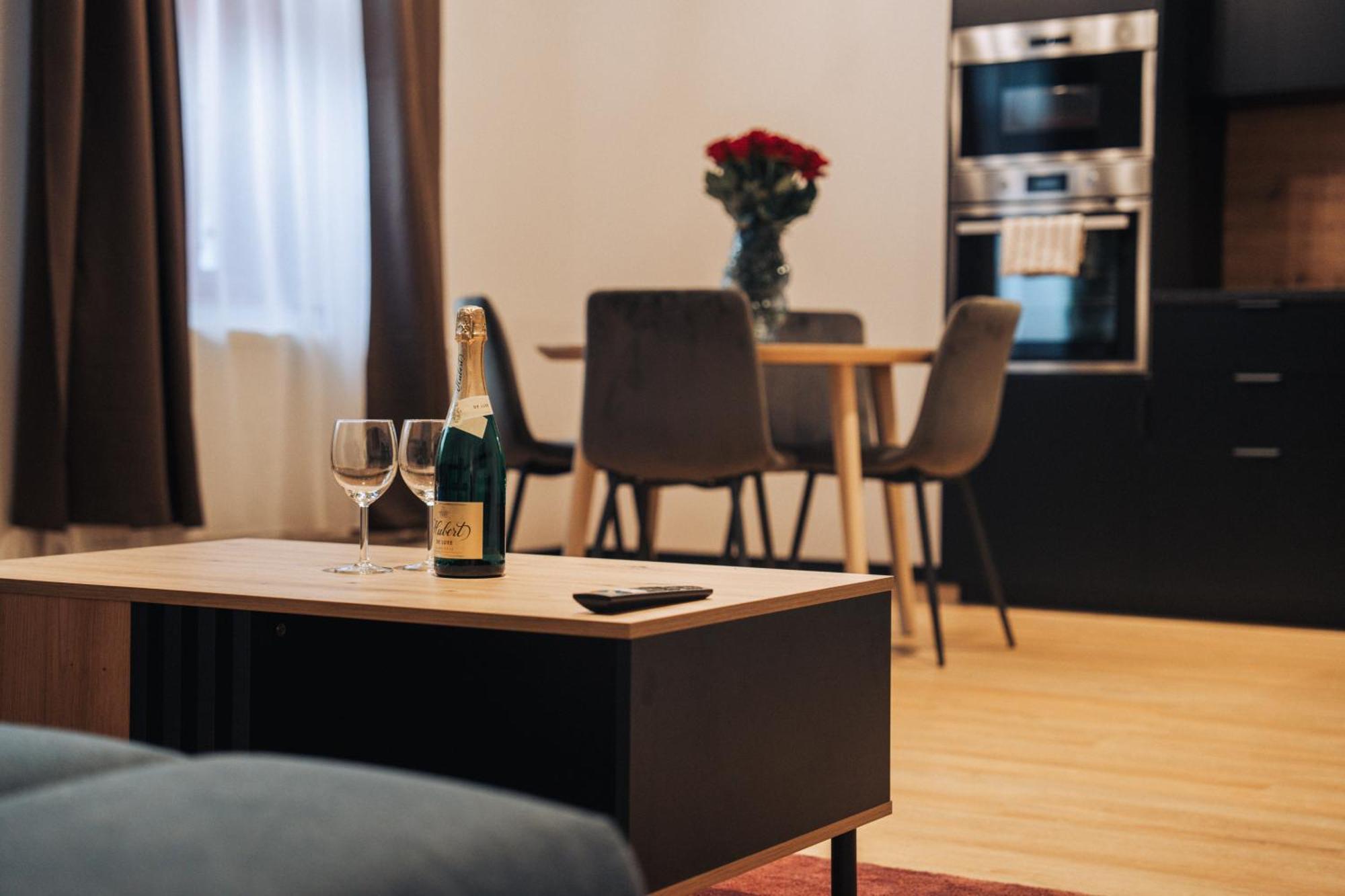 Hviezdoslavova Apartments, Trnava Centre, Parking Available 외부 사진